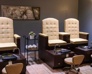 Pedicure (3 of 4 chairs)