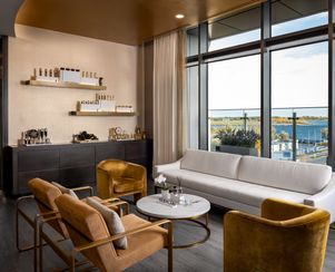 Reception & retail area