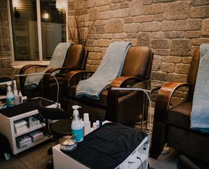 Salle de pédicures en trio